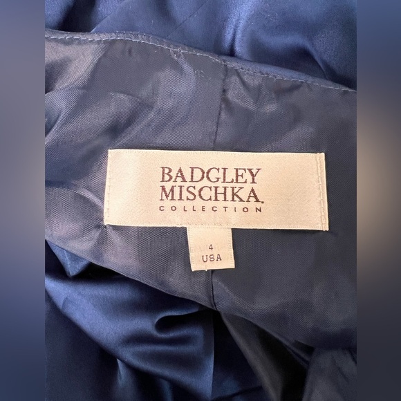 NWT Badgley Mischka Navy Blue One Beaded Shoulder Gown Size 4 - Picture 14 of 14